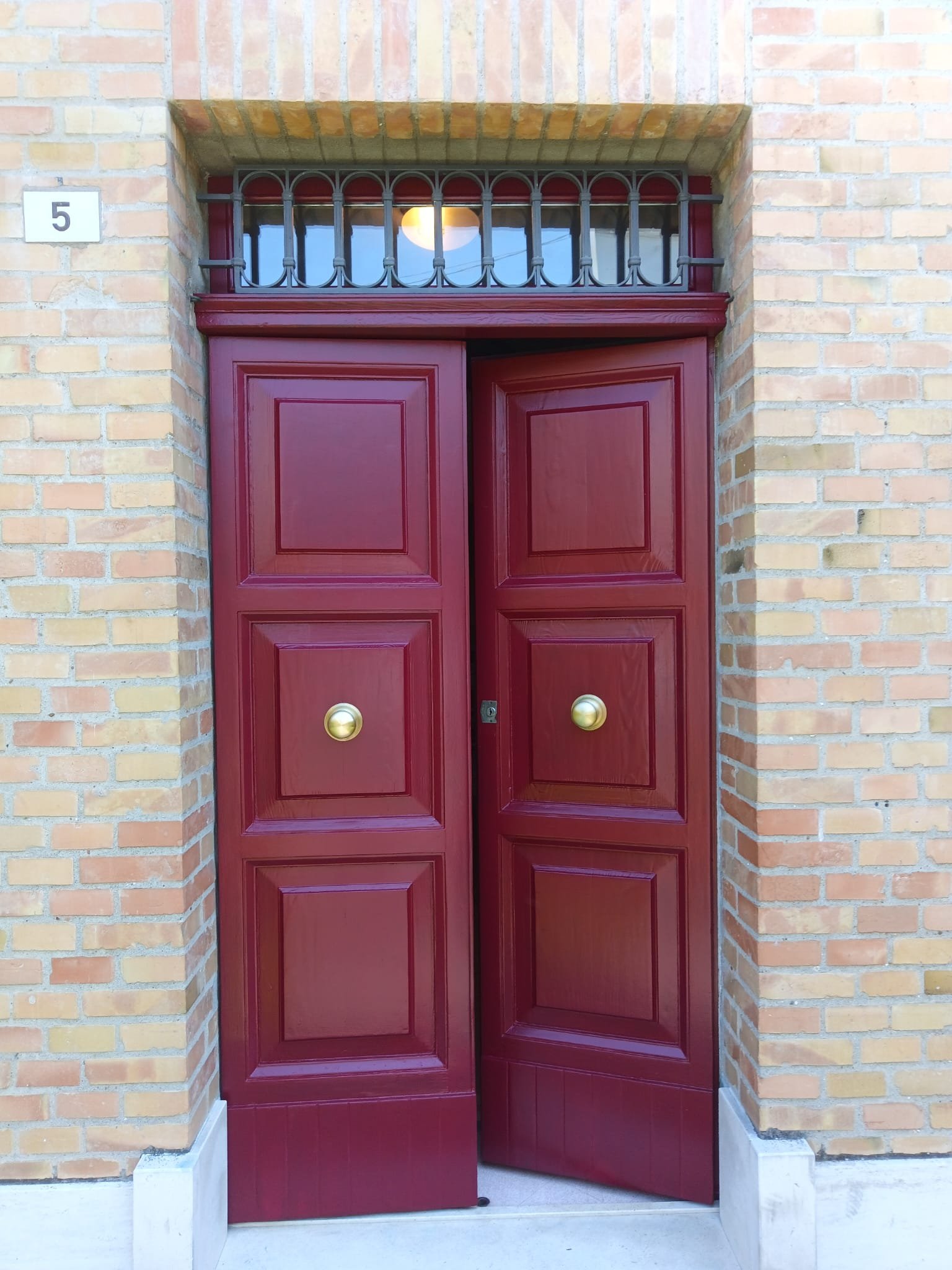 Porta decorata con finitura professionale